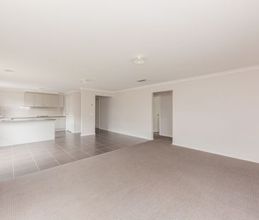 Modern & Stylish Four bedroom property in "Edenbrook", Pakenham - Photo 2