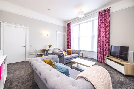 2 bedroom flat to rent - Photo 2