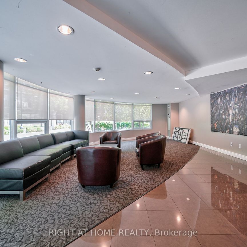 For Lease - 18 Valley woods Road Unit# 813, Toronto, Ontario - Photo 1
