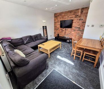 4 bedroom terraced house to rent - Photo 1