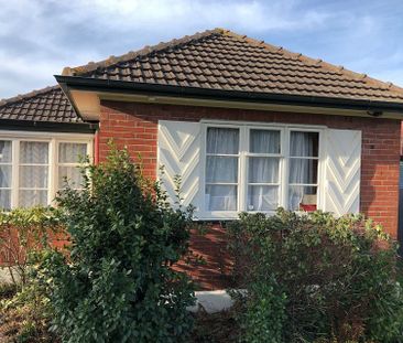 Sunny 3BR Home in Watlington - Photo 3