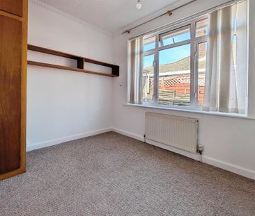 3 bedroom semi-detached bungalow to rent - Photo 2