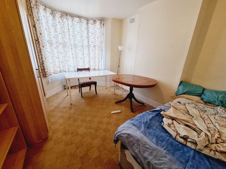 3 Bed Student Accommodation - Photo 4