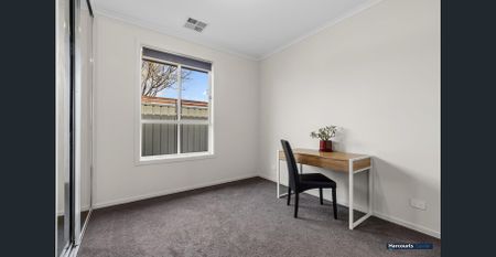 Beautiful 4 Bedroom 2 Bathroom Home in Prime Location - Photo 5