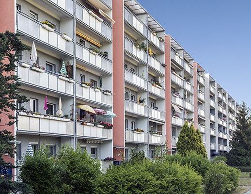 Sofort bezugsfertig: 3-Zimmerwohnung mit Balkon und Aufzug zum Wohlfühlen! - Photo 1