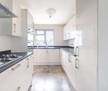 3 bedroom end of terrace house to rent - Photo 4