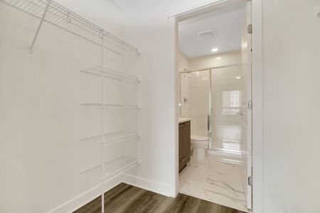 The Point - 2 Bedroom + Den - Photo 4