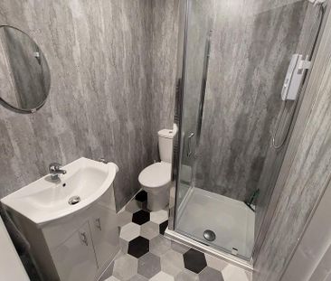 1 bedroom in a house share to rent - Photo 5