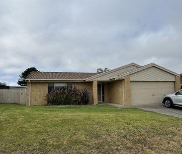 Large 4 Bedroom House - Photo 2