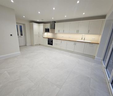 3 bedroom detached house to rent - Photo 5