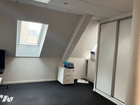 À LOUER - Bureaux lumineux entièrement rénovés - Bail professionnel ou précaire - Photo 4