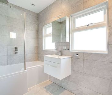 A lovely and bright two bedroom flat in the heart of Wandsworth. - Photo 6