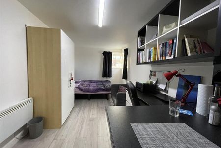 3 bedroom flat to rent - Photo 2