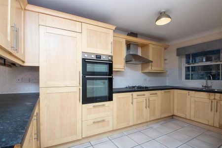 4 bedroom townhouse to rent - Photo 4