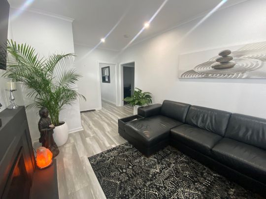 951 Mate Street, North Albury NSW 2640 - House For Rent | Domain - Photo 1