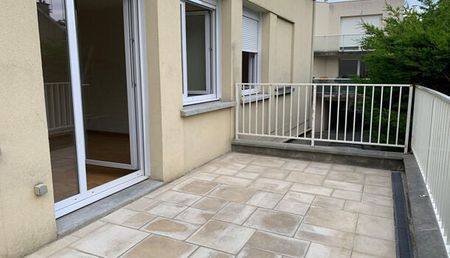 Appartement 4 pièces 77m2 REIMS 920 euros - Photo 2