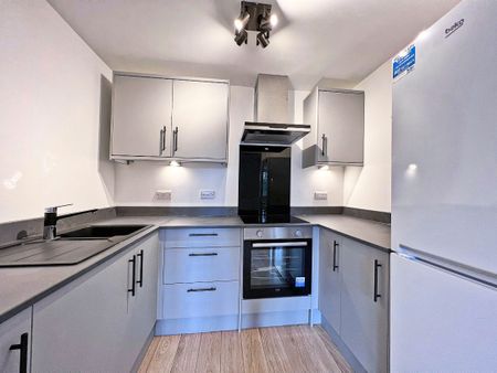 Douglas Court, Fleet Road, Fleet, Hampshire, GU51 - Photo 4