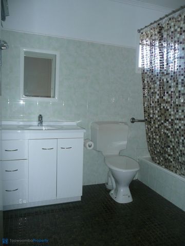 NEAT AS A PIN! - Photo 4