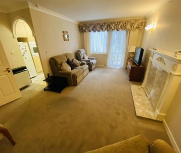 2 bedroom retirement property to rent - Photo 5