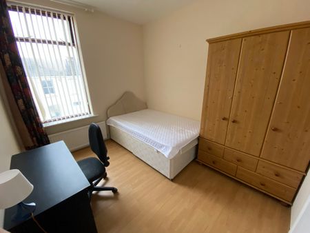 6 Bed Student Accommodation - Photo 3