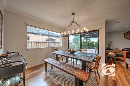 FAMILY LIVING IN SOUGHT AFTER CAVERSHAM WATERS ESTATE - Photo 5