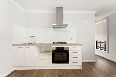 Stylish 2-Bed Unit with Open-Plan Living and Modern Inclusions! - Photo 3