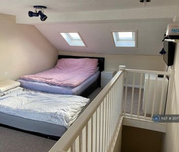 4 bedroom terraced house to rent - Photo 5