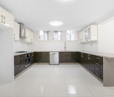 Charming Home in Prime Location - Photo 4