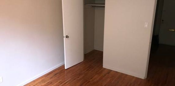 PET FRIENDLY! 1 bedroom suite in the West end - Photo 2