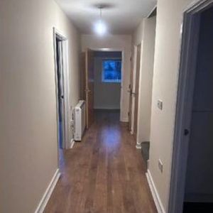 3 Bed Maisonette, Chambers Street, SE16 - Photo 2