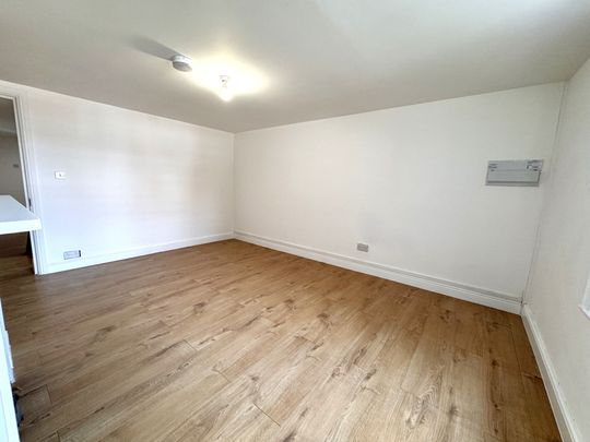 High Street, Leighton Buzzard - Photo 1