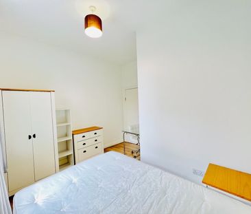 2 Bed Flat, Rosslyn House, SW2 - Photo 2