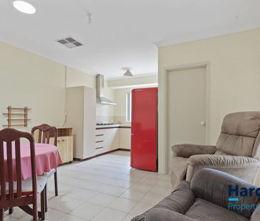 Charming 2-Bedroom Villa in North Perth - 10-Month Lease - Photo 2