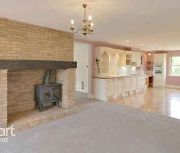 4 bedroom detached house to rent - Photo 4