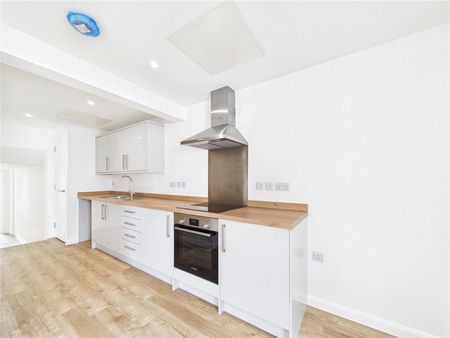 High Street, Brightlingsea, Colchester, Essex, CO7 0AG - Photo 4