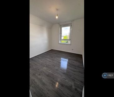 3 bedroom flat to rent - Photo 2