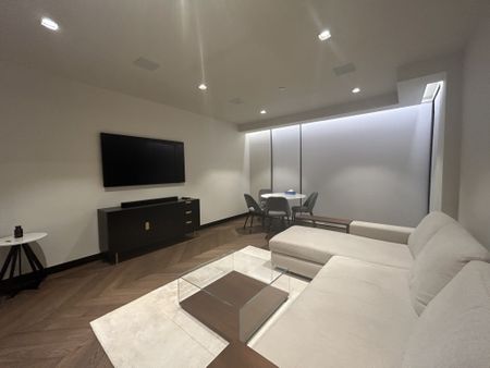 1 Bed Apartment to let in Sandringham House, London - Photo 2