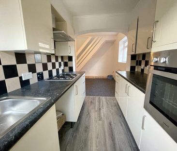 2 bedroom end of terrace house to rent - Photo 5