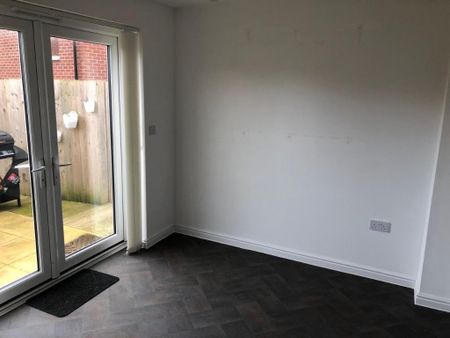 3 bedroom semi-detached house to rent - Photo 3