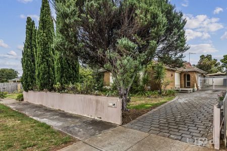 WELL POSITIONED FAMILY HOME - CLOSE TO THE CBD & TRAIN STATION! - Photo 4