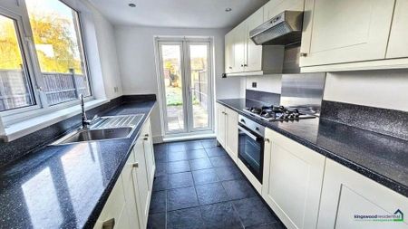 2 bedroom semi-detached house to rent - Photo 3