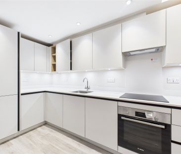 1 bedroom Flat in West Street, Maidenhead - Photo 2
