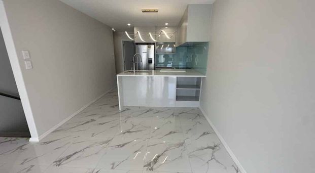 Mt Wellington Modern Home - Long term rental home - Photo 1