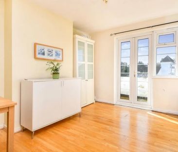 2 Bed Flat, Beech Lawns, N12 - Photo 1