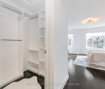 Condo Townhouse For Lease | W9246201 - Photo 2
