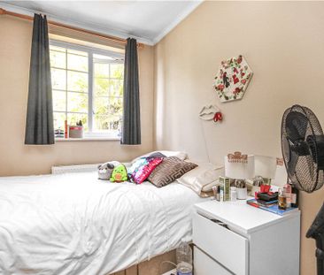 Waters Drive, Staines-upon-Thames, Surrey, TW18 4RP - Photo 4
