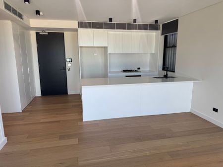 Fully renovated one bedroom apartment in The Grand! - Photo 5