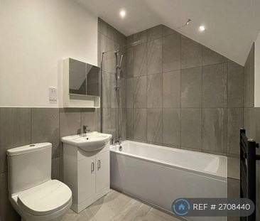 1 bedroom in a flat share to rent - Photo 6