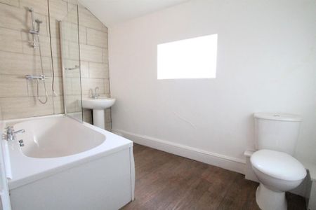 4 bedroom terraced house to rent - Photo 3