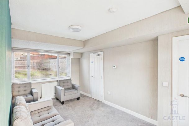 4 bedroom house of multiple occupation to rent - Photo 1